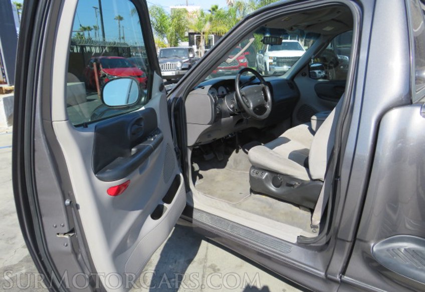 2004 Ford F-150 Lighting - Image 22