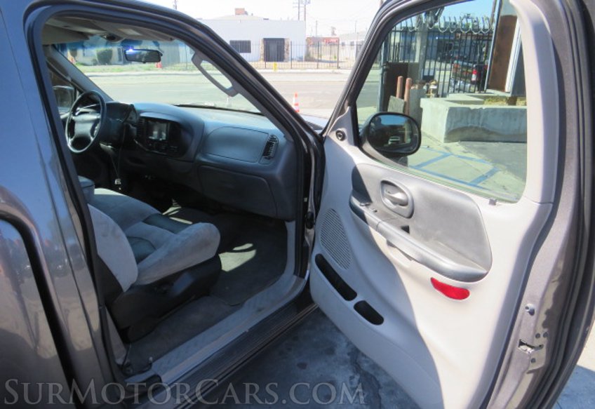 2004 Ford F-150 Lighting - Image 23