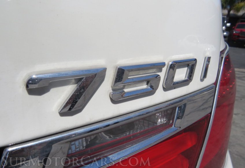 2013 BMW 7 Series - Image 12