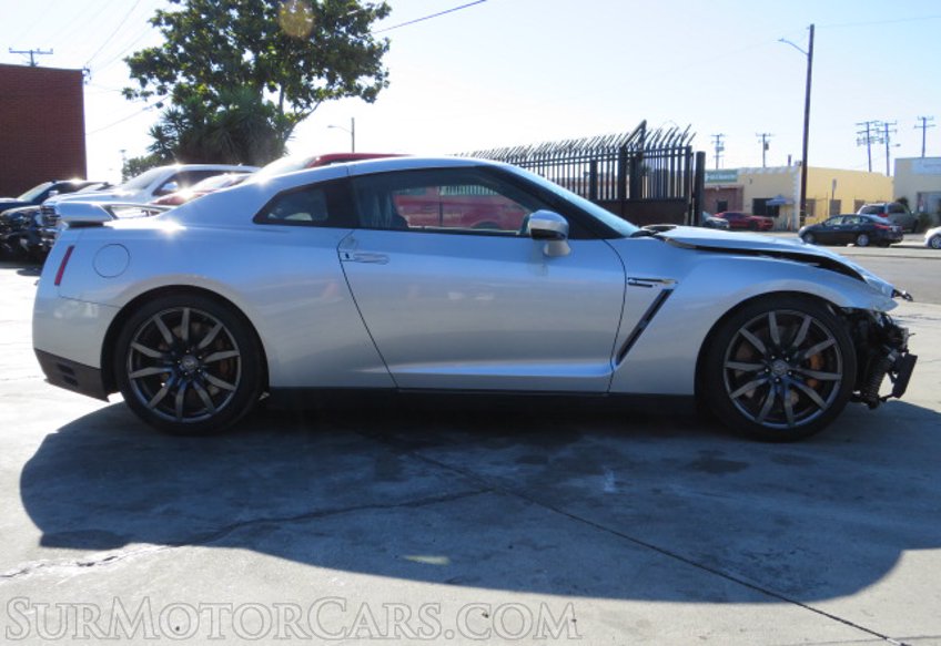 2014 Nissan GT-R - Image 11