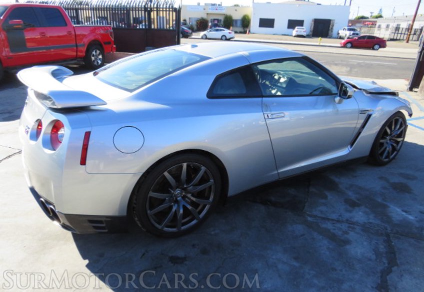 2014 Nissan GT-R - Image 6