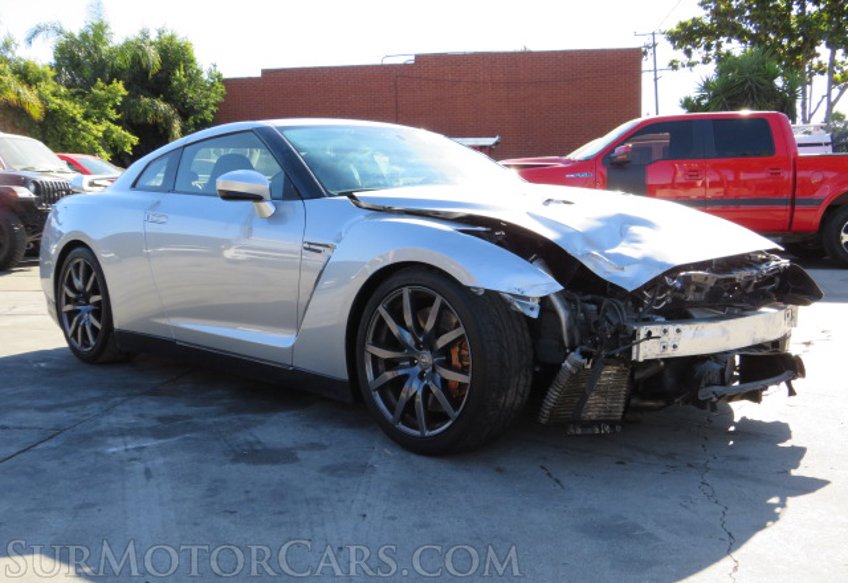 2014 Nissan GT-R - Image 4