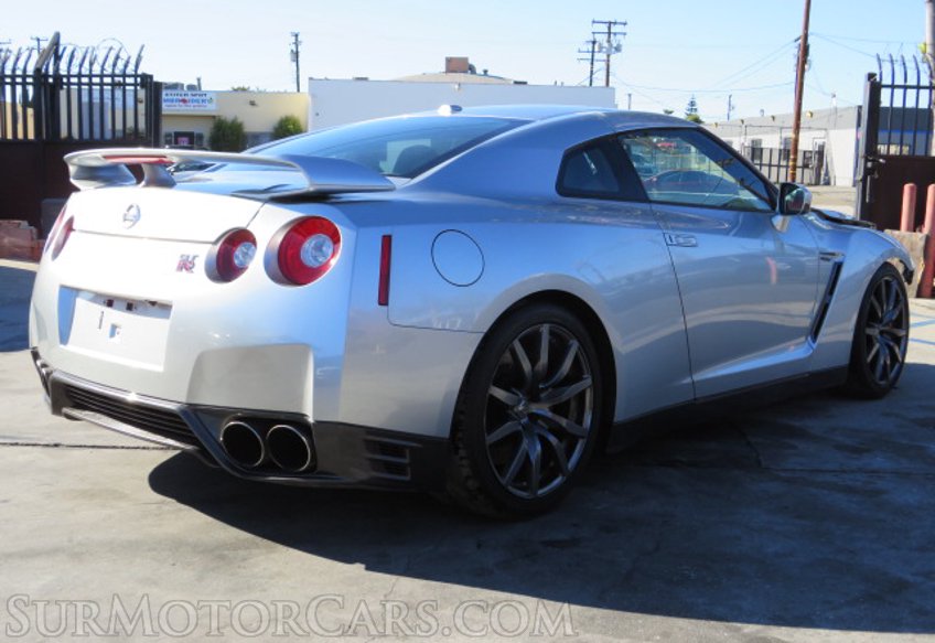 2014 Nissan GT-R - Image 8