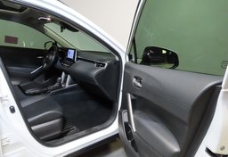 2022 Toyota Corolla Cross - Image 22