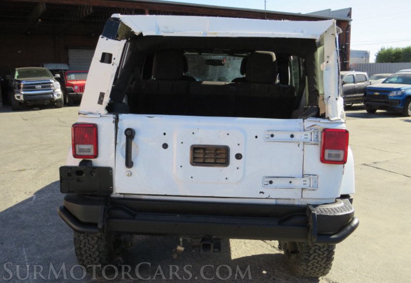 2016 Jeep Wrangler Unlimited - Image 11