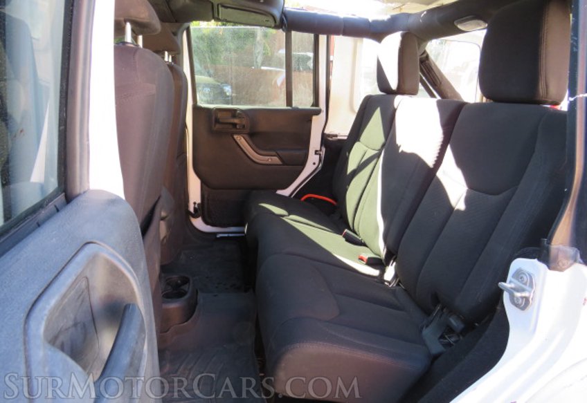2016 Jeep Wrangler Unlimited - Image 32