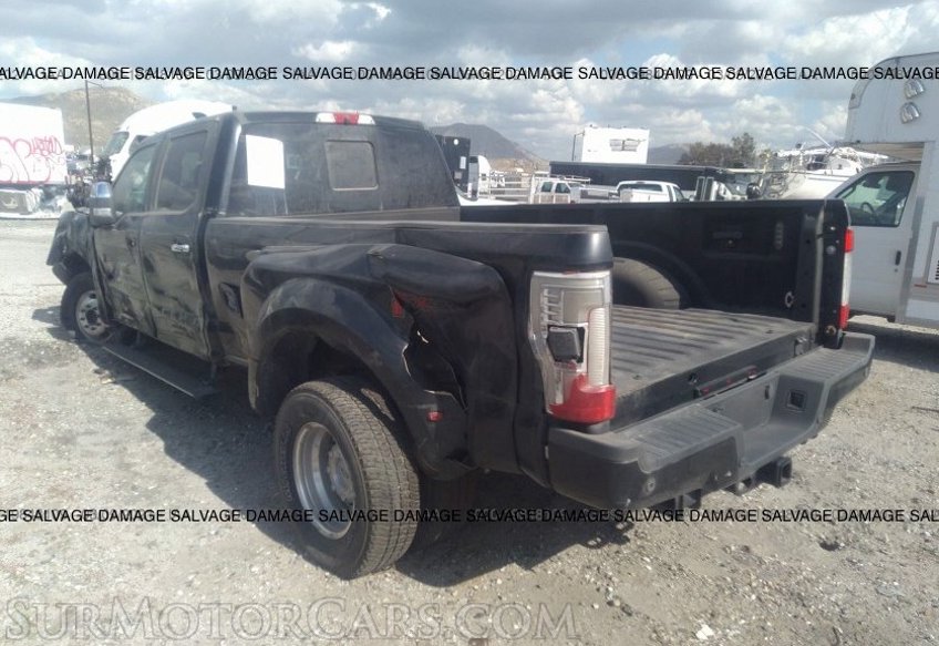 2017 Ford Super Duty F-350 DRW - Image 4