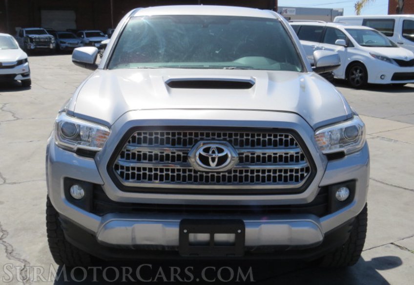 2017 Toyota Tacoma - Image 9