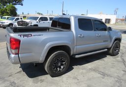 2017 Toyota Tacoma - Image 5