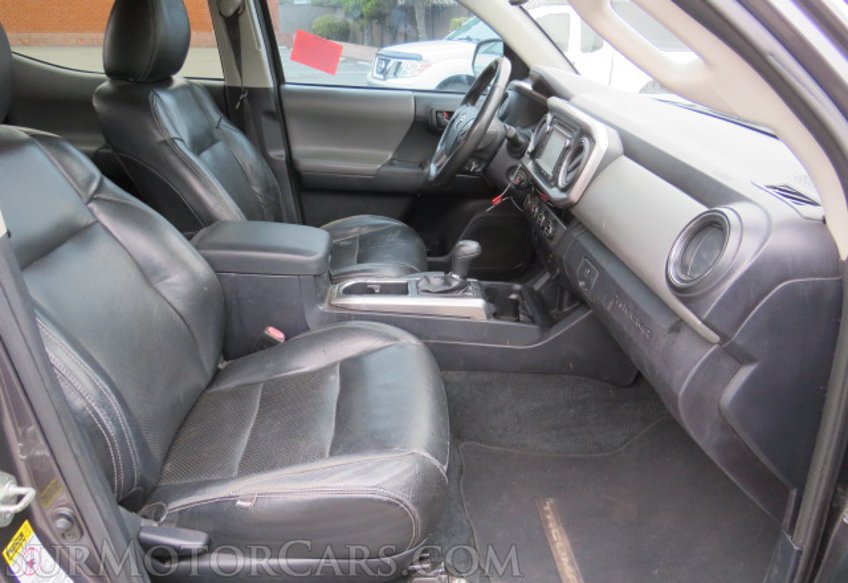 2017 Toyota Tacoma - Image 33