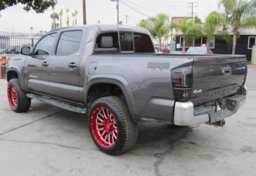2017 Toyota Tacoma - Image 10