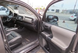 2017 Toyota Tacoma - Image 27