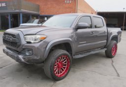 2017 Toyota Tacoma - Image 5