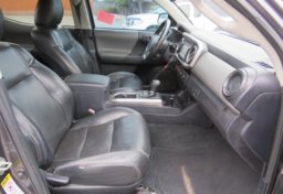 2017 Toyota Tacoma - Image 33