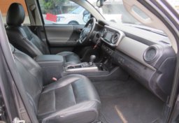 2017 Toyota Tacoma - Image 31