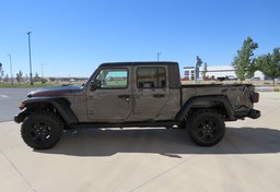 2021 Jeep Gladiator - Image 11