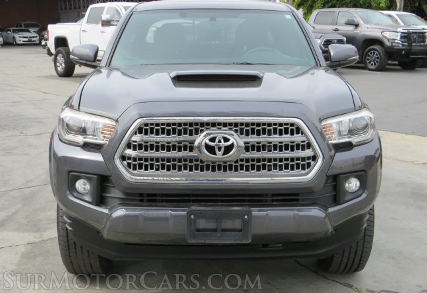 2017 Toyota Tacoma - Image 9