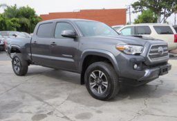 2017 Toyota Tacoma - Image 3