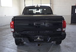 2018 Toyota Tacoma - Image 12