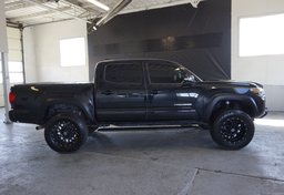 2018 Toyota Tacoma - Image 10