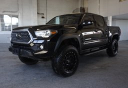2018 Toyota Tacoma - Image 4