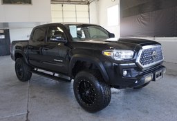 2018 Toyota Tacoma - Image 3