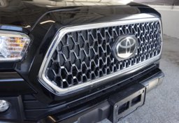 2018 Toyota Tacoma - Image 16