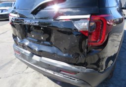 2022 GMC Acadia - Image 13