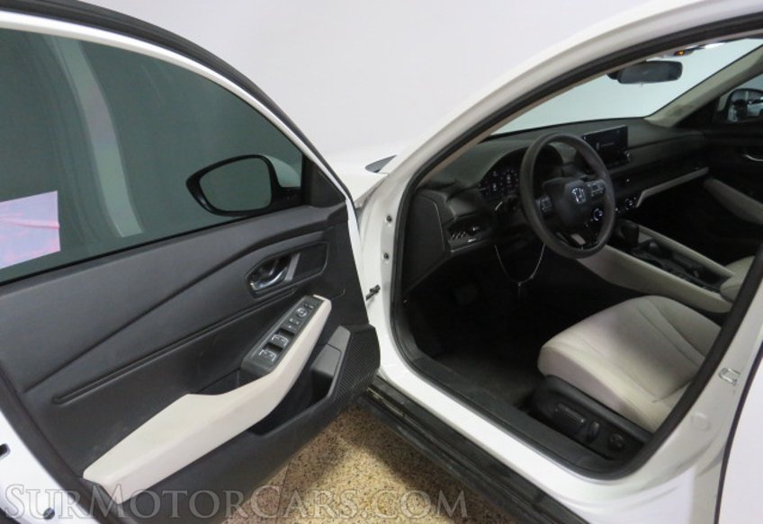 2023 Honda Accord - Image 17