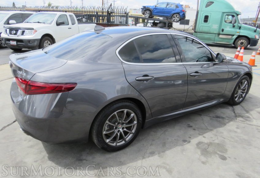 2018 Alfa Romeo Giulia - Image 8