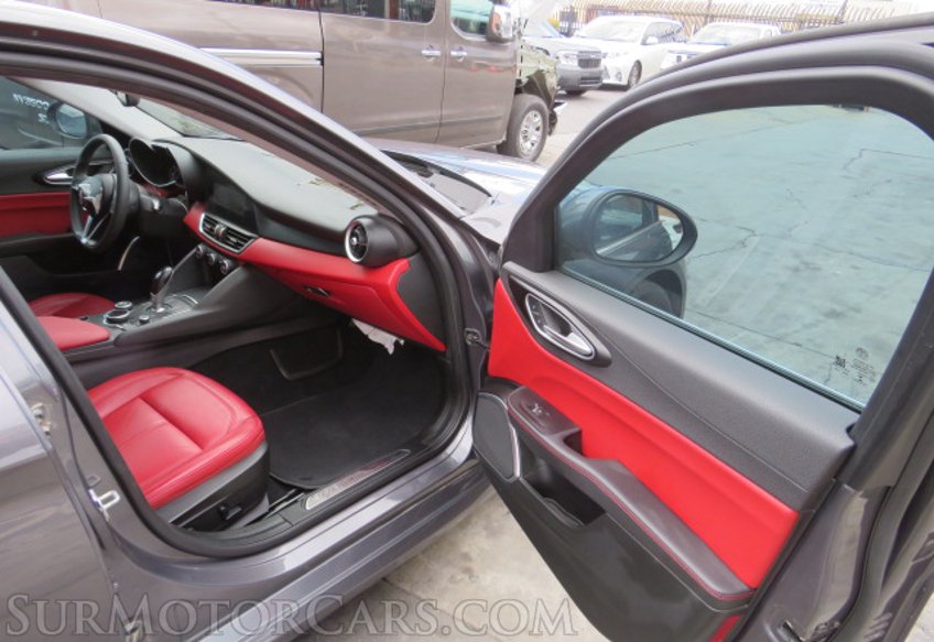 2018 Alfa Romeo Giulia - Image 22