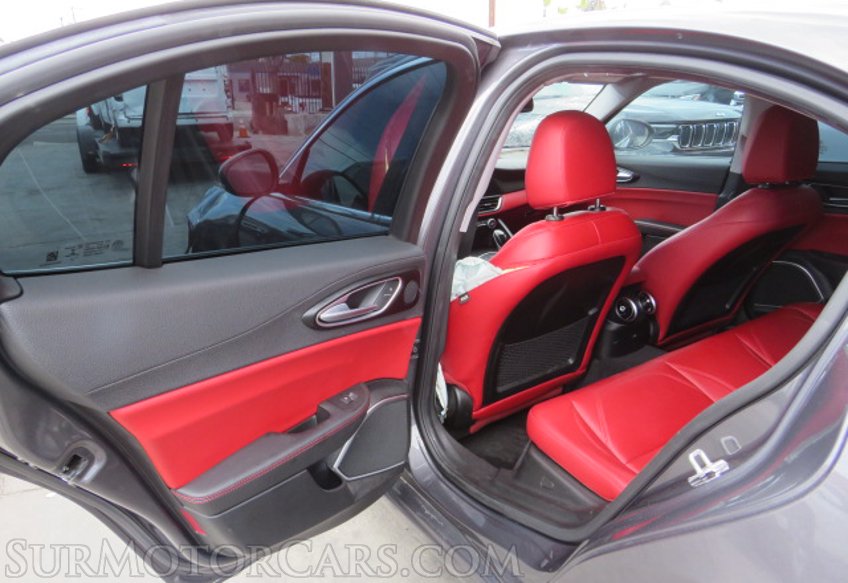 2018 Alfa Romeo Giulia - Image 23