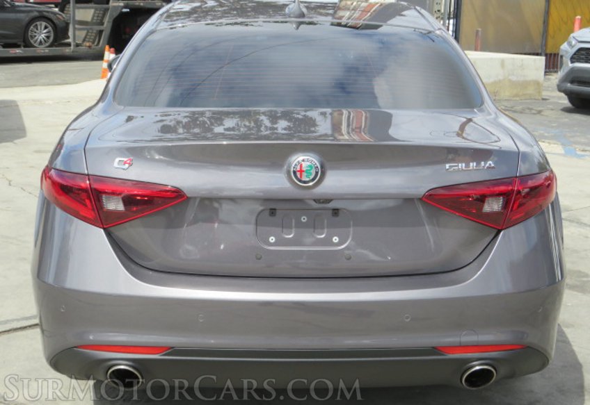 2018 Alfa Romeo Giulia - Image 12