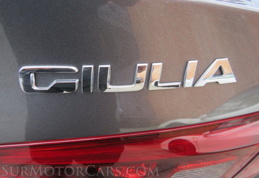 2018 Alfa Romeo Giulia - Image 17