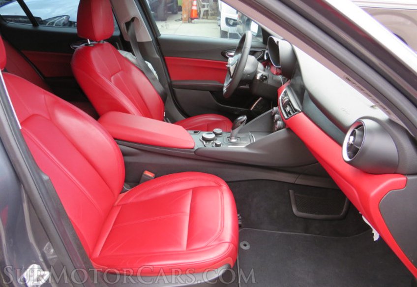 2018 Alfa Romeo Giulia - Image 28