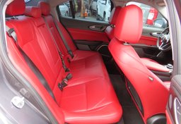 2018 Alfa Romeo Giulia - Image 32