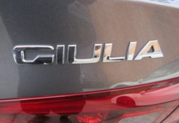 2018 Alfa Romeo Giulia - Image 17