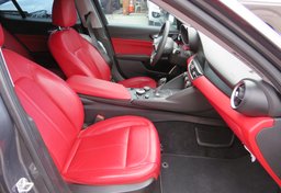 2018 Alfa Romeo Giulia - Image 28