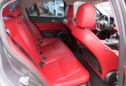 2018 Alfa Romeo Giulia - Image 30