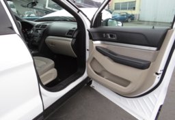 2019 Ford Explorer - Image 14