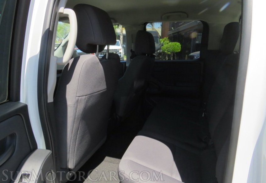 2022 Nissan Frontier - Image 46