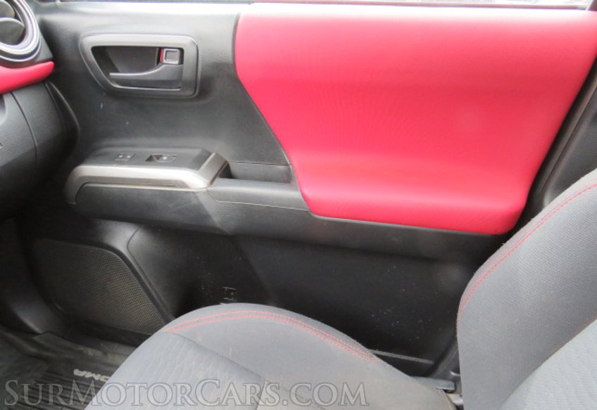 2019 Toyota Tacoma - Image 35