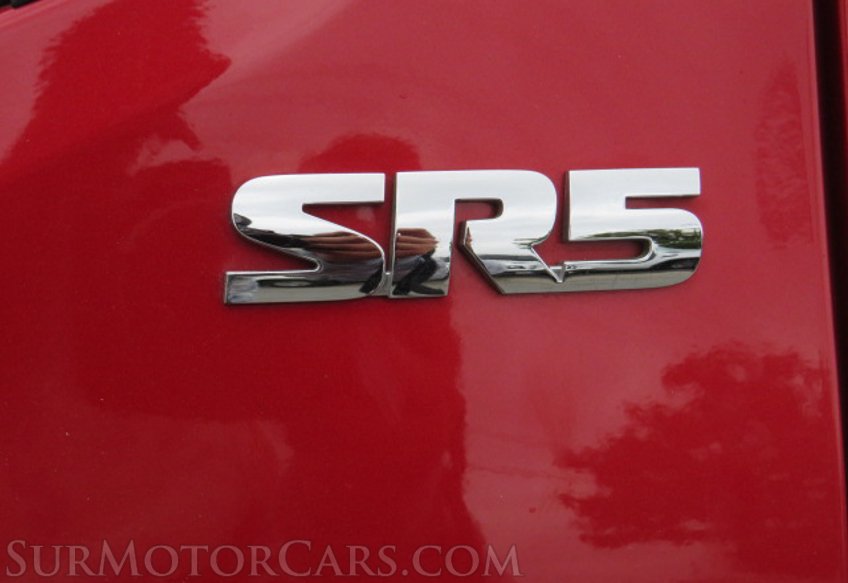 2019 Toyota Tacoma - Image 12