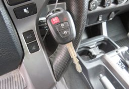 2019 Toyota Tacoma - Image 36