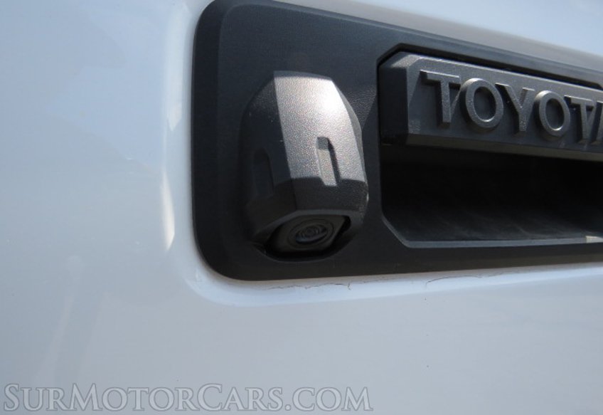 2020 Toyota Tacoma - Image 16