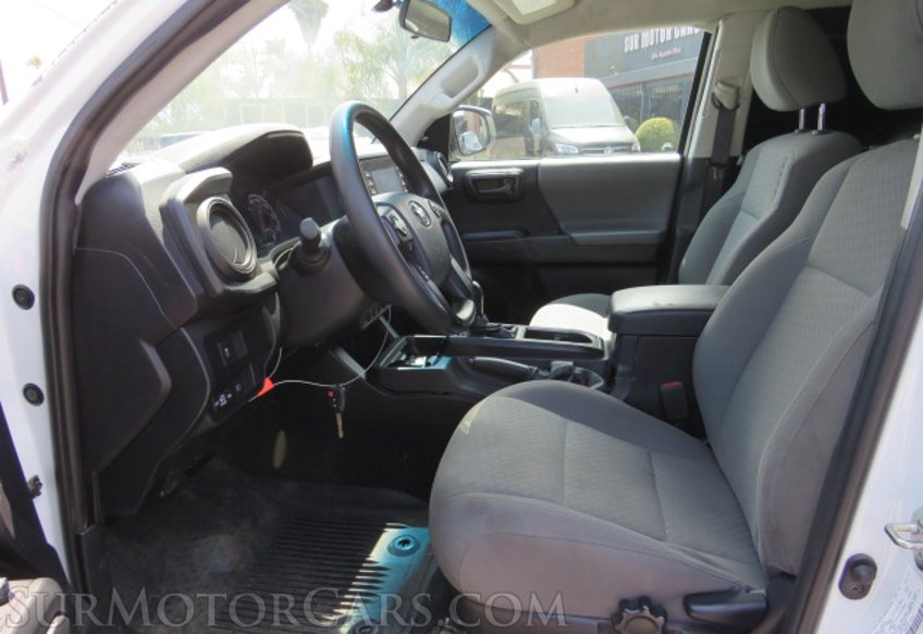 2020 Toyota Tacoma - Image 18