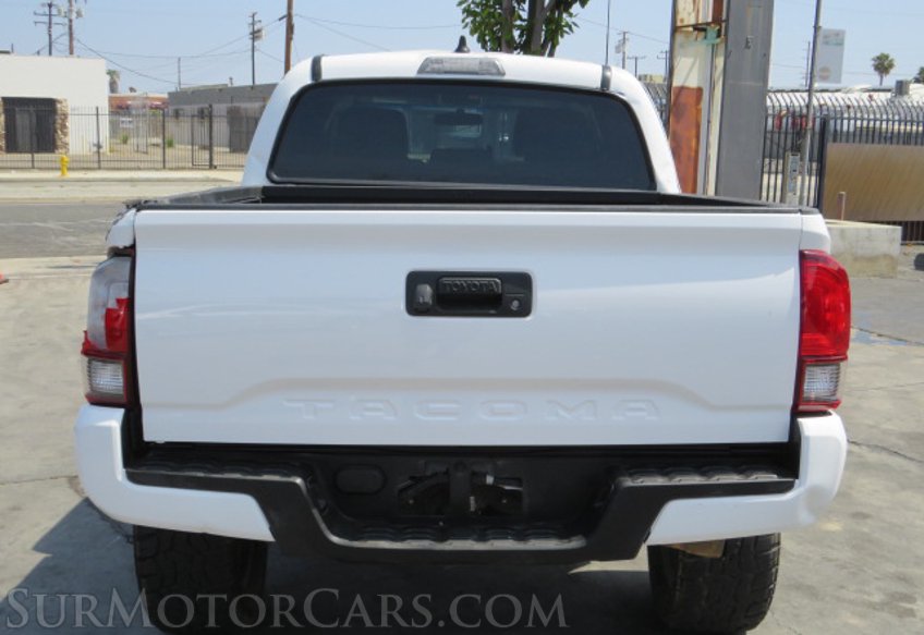 2020 Toyota Tacoma - Image 12