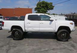 2020 Toyota Tacoma - Image 9