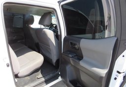 2020 Toyota Tacoma - Image 24