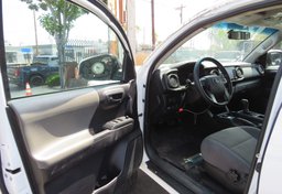 2020 Toyota Tacoma - Image 17